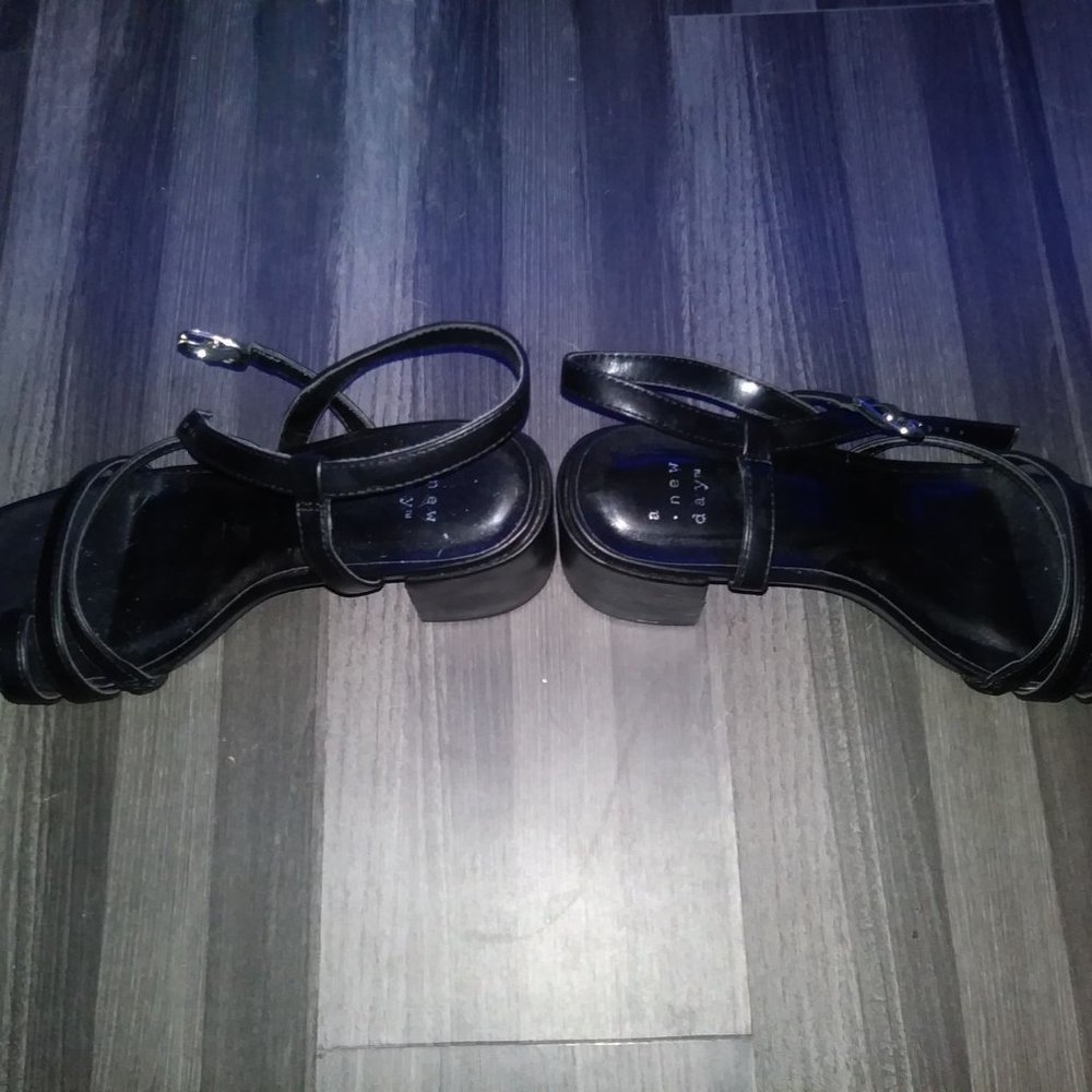 Heels - Picture 3 of 3
